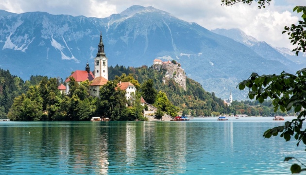 Словенияға азаматтар міндетті карантинсіз және тестілеусіз кіре алады