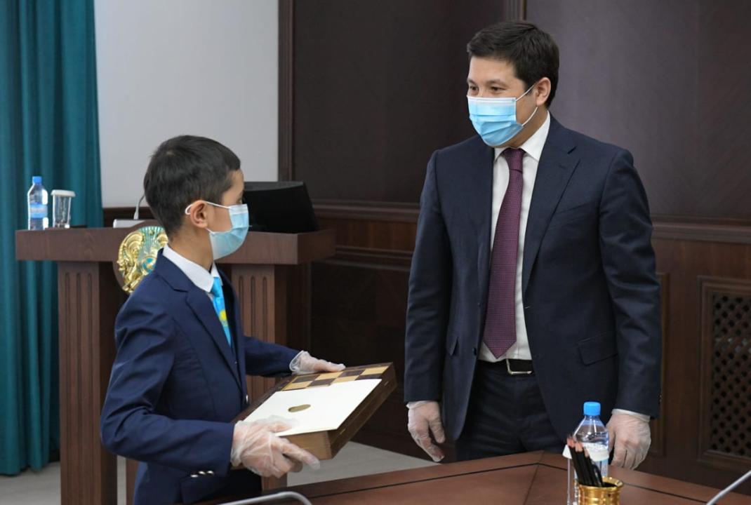 Президент Павлодар облысының бесінші сынып оқушысына сыйлық берді