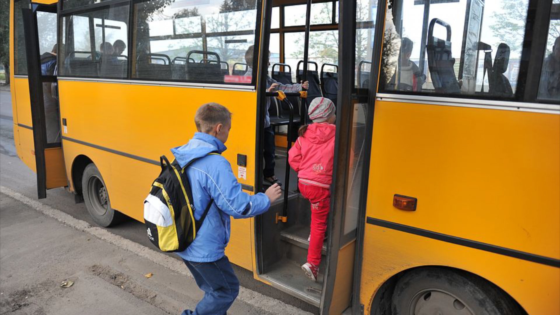 Ақмола облысында ауыл мектебіне жаңа автобус табыс етілді