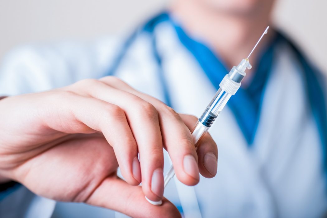 Атырауда 2 мыңға жуық мұғалім вакцина салдырады