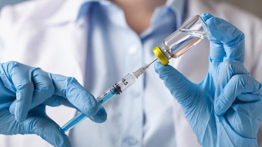 Атырауда үш күнде 408 мұғалім вакцина алды