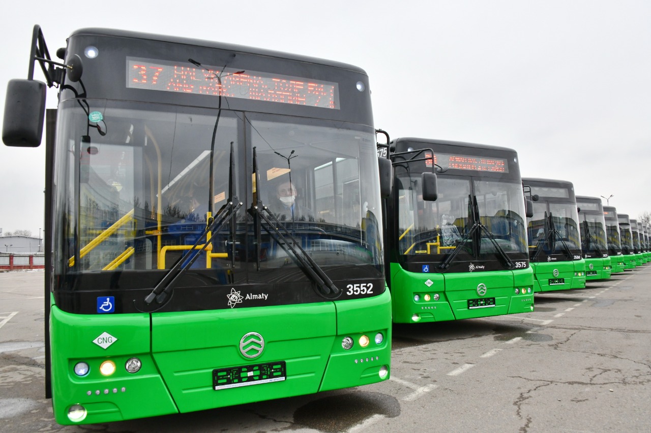 Алматыға газбен жүретін жаңа 37 автобус әкелінді