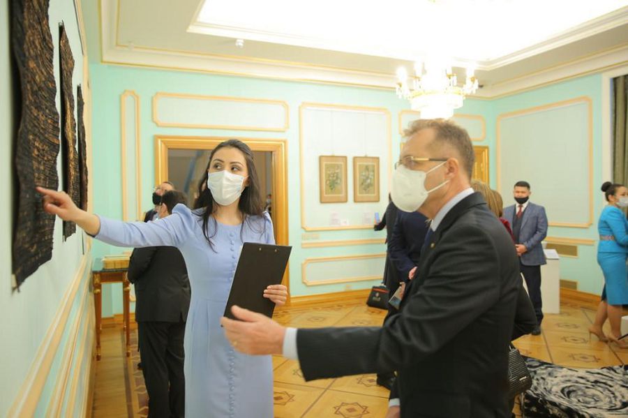 Корейдің көркем түстері