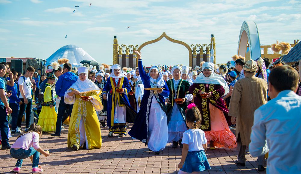 Ақсақалдардан ақ бата алды