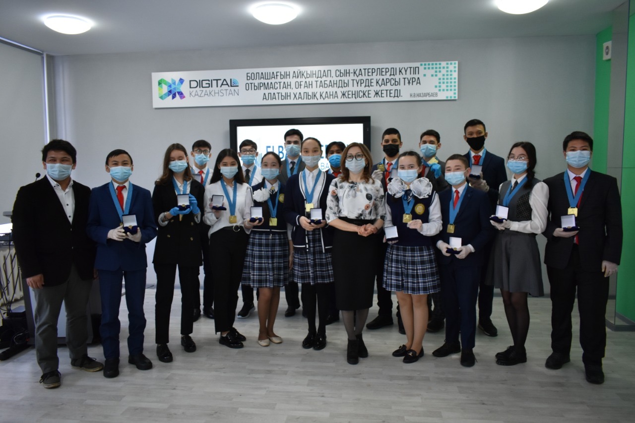 Қостанайда 17 оқушы Елбасы медалімен марапатталды