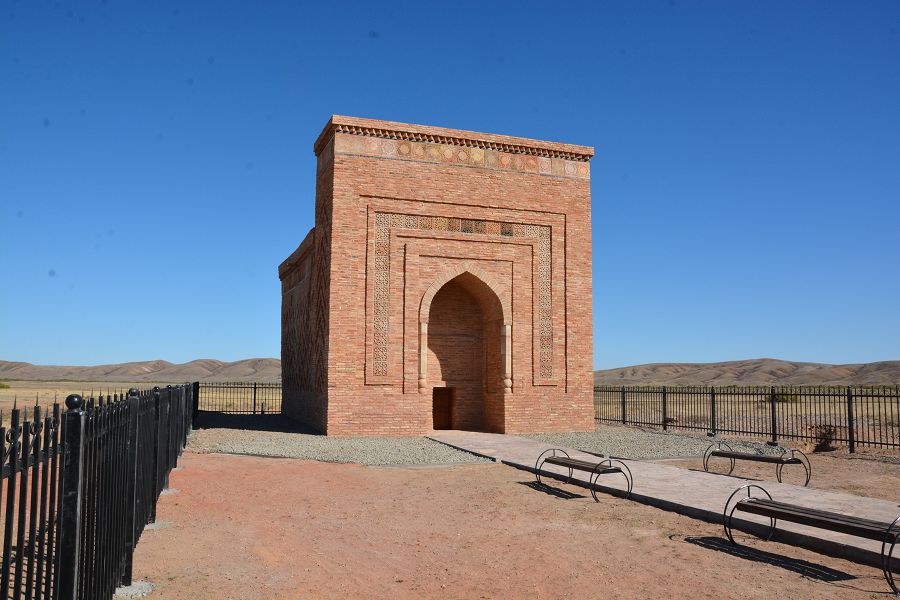 Дүзеннің құладүздегі кесенесі