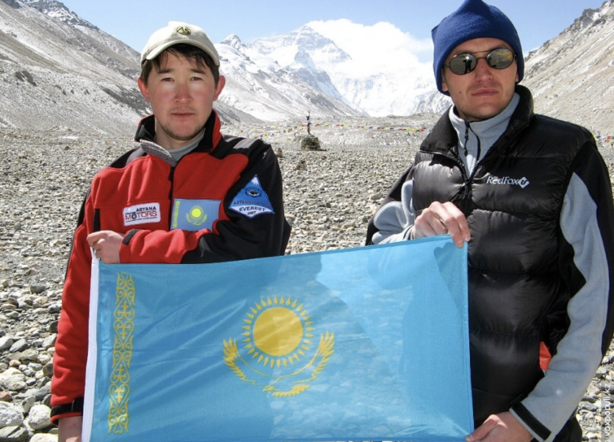 Көк байрағымыз – ең биік шыңдарда