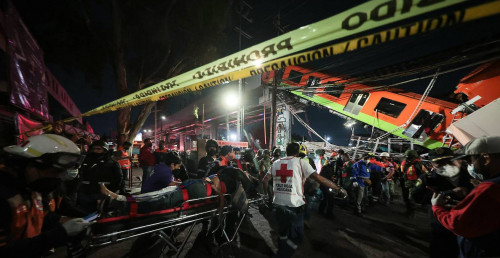 Мексика астанасында метро көпірі құлады