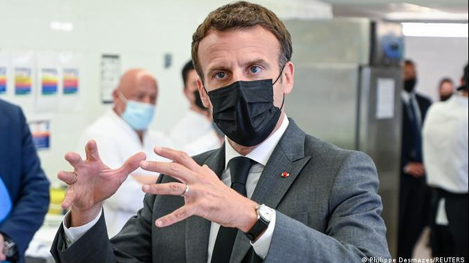 Франция президенті таяқ жеп қалды