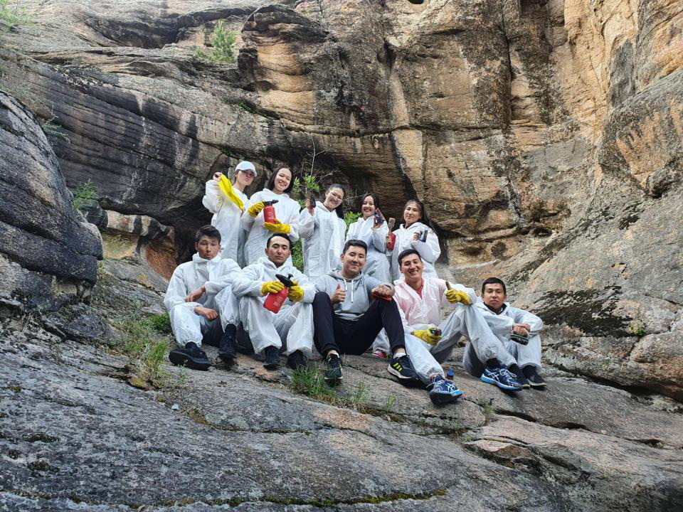 Жартастағы  «жабайы жазулар» жойылды