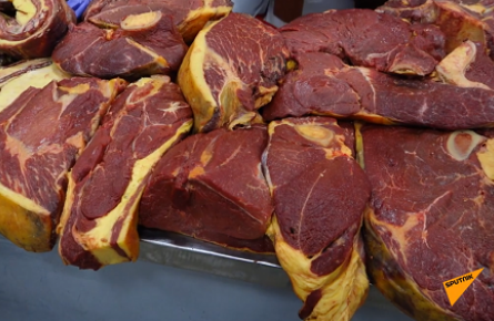 Жылқы еті түсіңе кіреді...