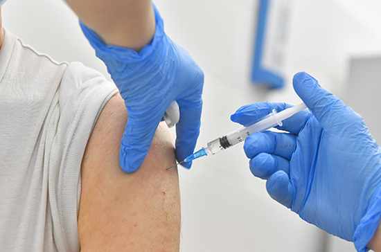 Атырауда 83 мыңнан астам адам вакцина салдырды