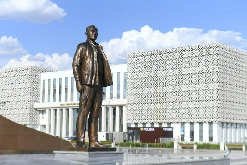 Түркістанда Нұрсұлтан Назарбаевқа ескерткіш қойылды