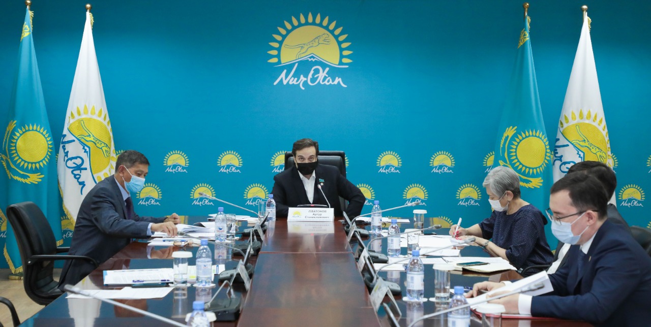 Nur Otan Еңбек вице-министрін партиялық жауапкершілікке тартады