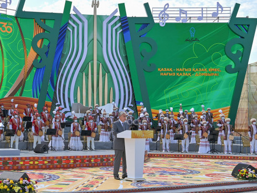 Президент Ұлттық домбыра күніне арналған концертке барды