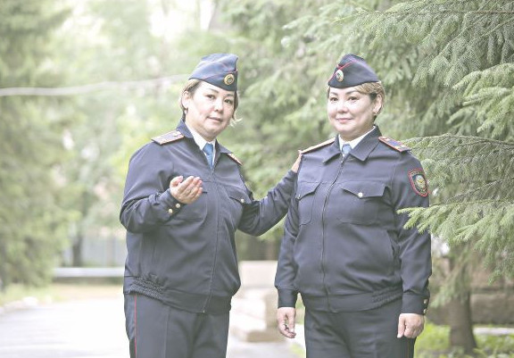 Егіз полицейлер