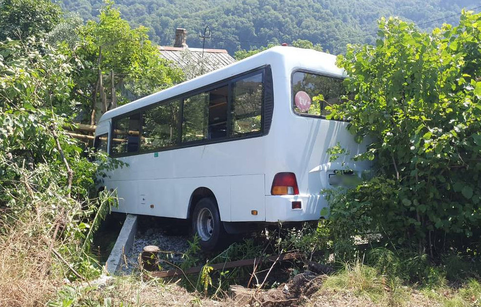 Ресейде автобус аударылып, 13 адам зардап шекті