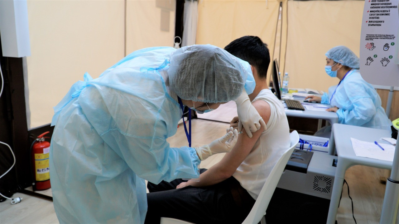 Қазақстанда 5,7 млн-нан астам адам коронавирус вакцинасын алды