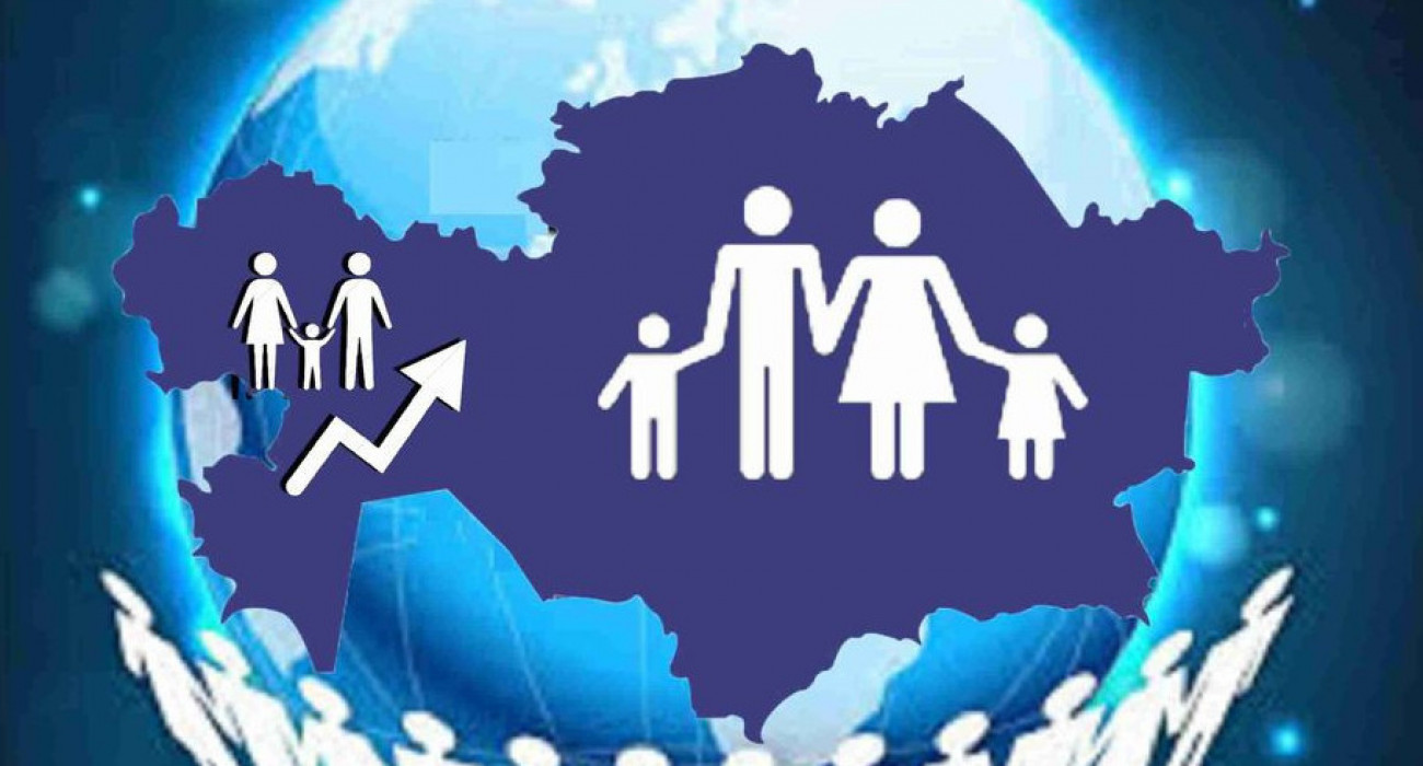 Ерлердің тобырынан сперматозоидқа толы киска Жалаңаштанған Галинаның фотосы