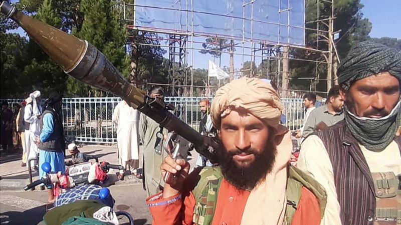 Талибан Ауғанстанның солтүстігіндегі Мазари-Шариф қаласын басып алды