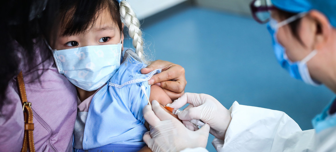 Қытайда вакцина салдырған балалар саны артты