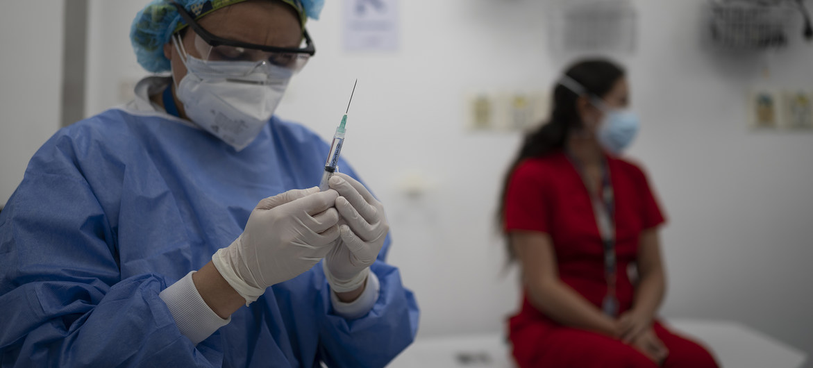 Атырауда вакцинаның ІІ компонентін салдырғандар 122 мыңнан асты