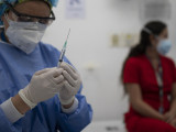 Атырауда вакцинаның ІІ компонентін салдырғандар 122 мыңнан асты