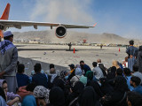 Кабул әуежайындағы хаос: Елден кетпек болған 12 адам қаза тапты
