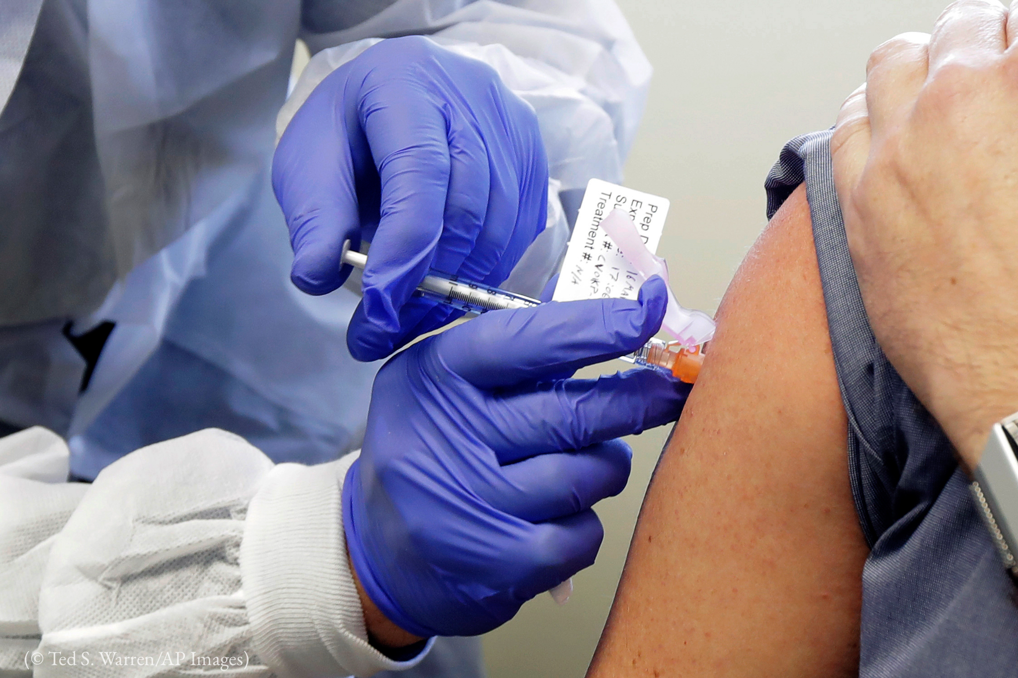 Коронавирусқа қарсы төрт түрлі вакцинаны жеті рет салдырған