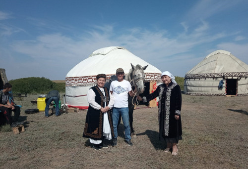 «Жартоғай глемпингі»