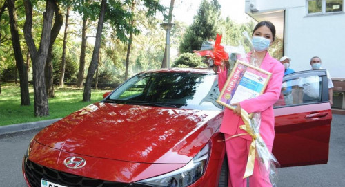 Ризамыз саған, Рухия! Жас әншіге жерлестері көлік мінгізді