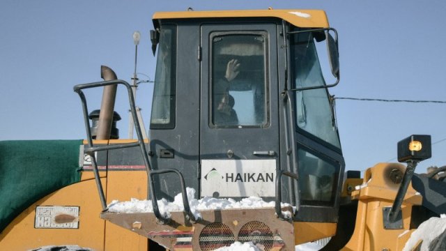 Батыс Қазақстанда трактор аударылып, екі адам көз жұмды