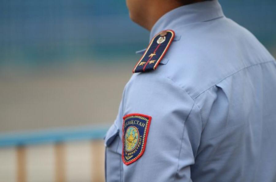 Қарағандылық полицейлер ер адамды суицидтен құтқарды