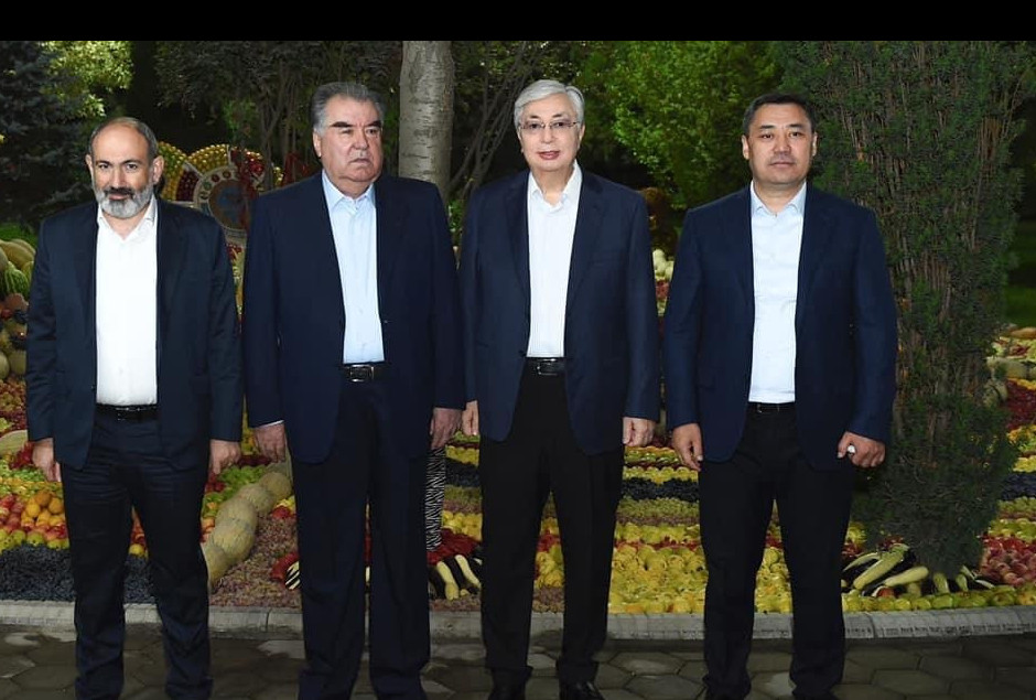Президенттің Душанбедегі бейресми кездесуінен фотолар жарияланды