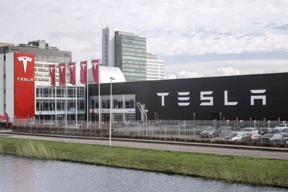 Илон Маск Tesla штаб-пәтерін Техасқа көшірді