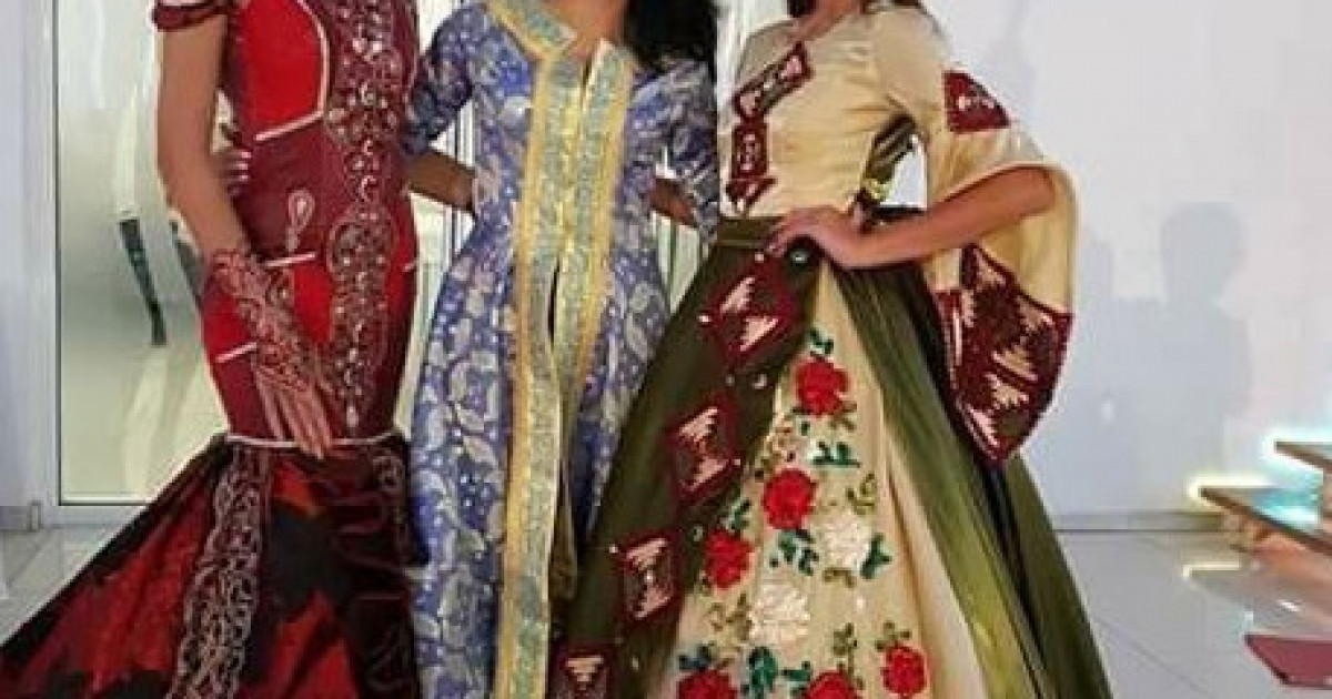 Пойызда әдемі кеуделі әйелмен секс онлайн