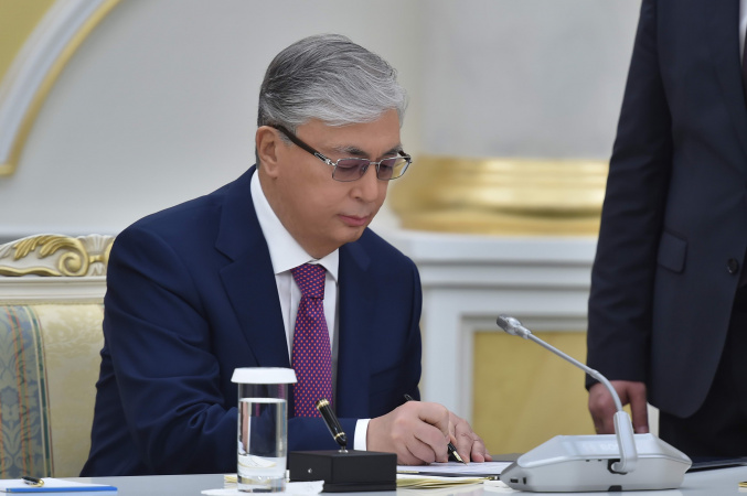 Мемлекет басшысы Каспий теңізін қорғауға қатысты заңға қол қойды