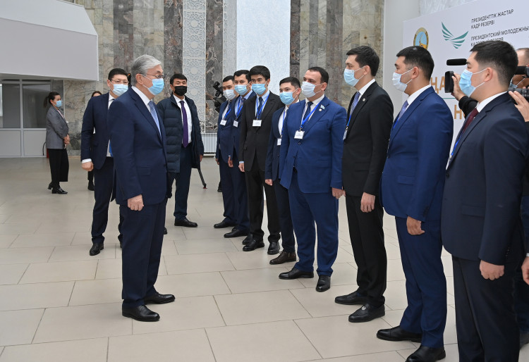 Қасым-Жомарт Тоқаев Президенттік жастар кадр резервінің өкілдерімен кездесті