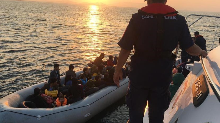 Измир жағалауында 30-дан астам мигрант құтқарылды