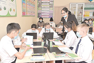 Студенттер үздіксіз тәжірибеден өтіп жатыр