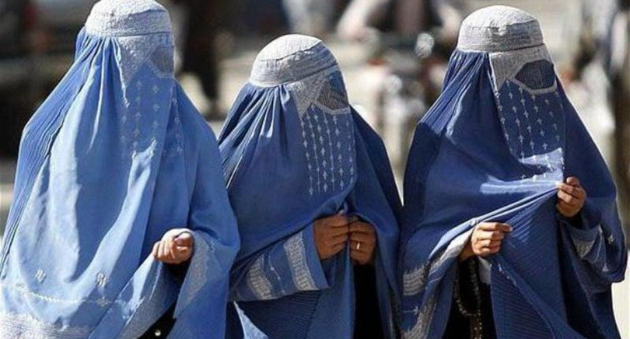 Джулия Оппай порно фильмдер Жалаңаш ағылшын әйелдері