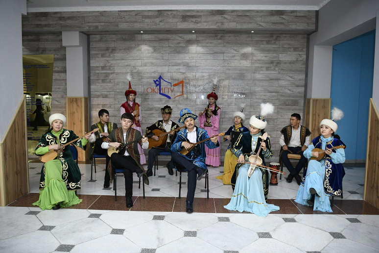 Білім мен өнерді ұштастырып...