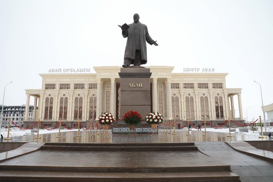 Атырауда ескерткіші бар Абайдың