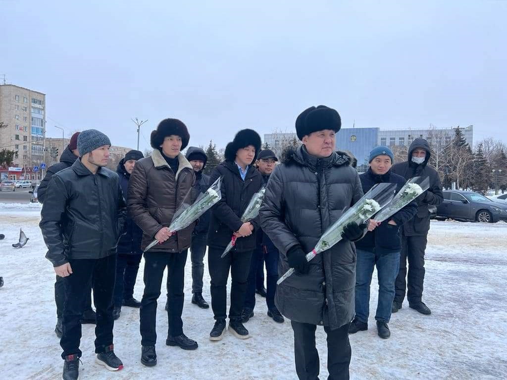 Ерлердің рухына бас иді