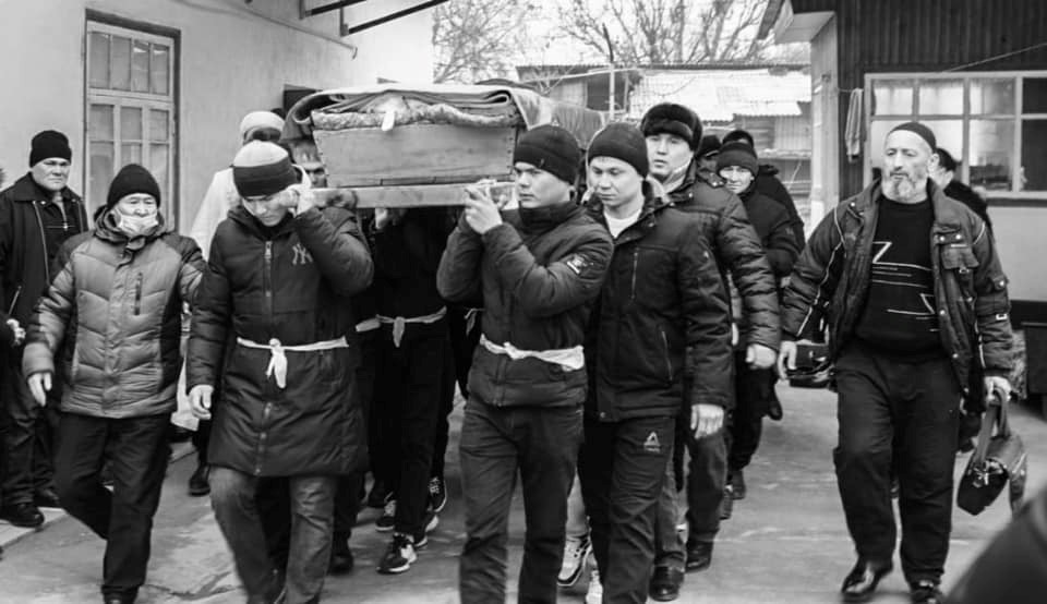 Жас жауынгерді ақтық сапарға шығарып салды