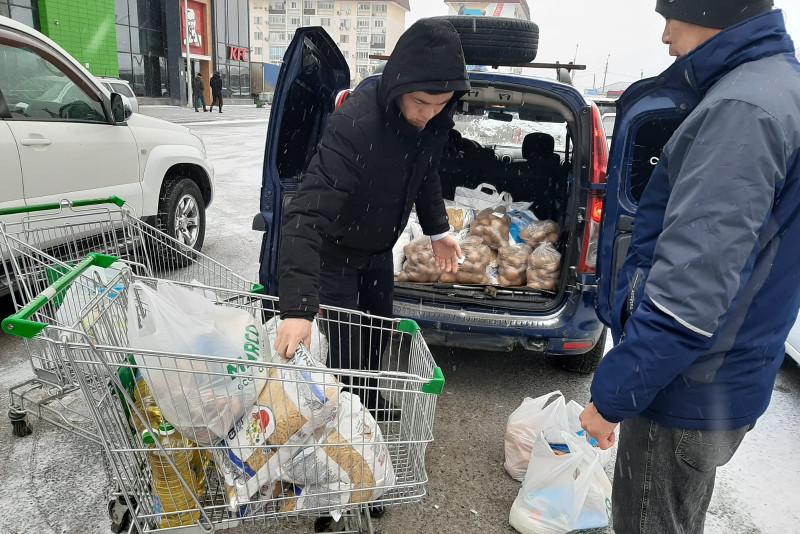 Студенттер азық-түлікпен қамтылды