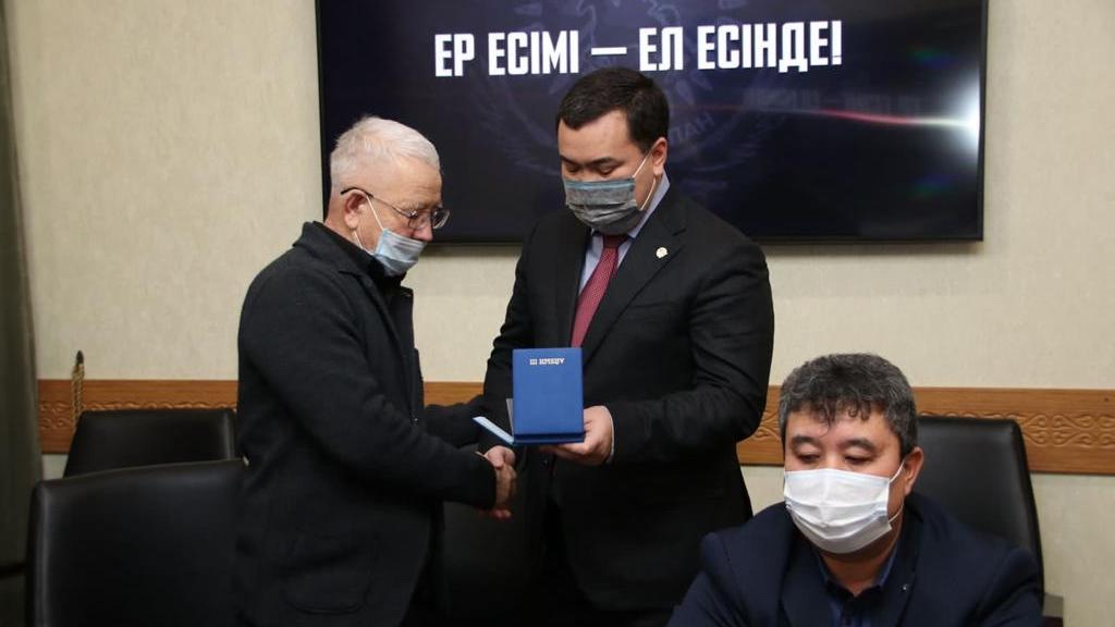 Оғландардың ордені туыстарына табыс етілді