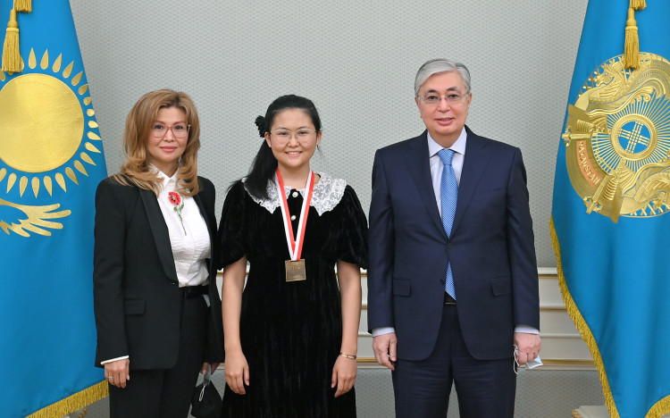 Мемлекет басшысы әлем чемпионы Бибісара Асаубаеваны құттықтады