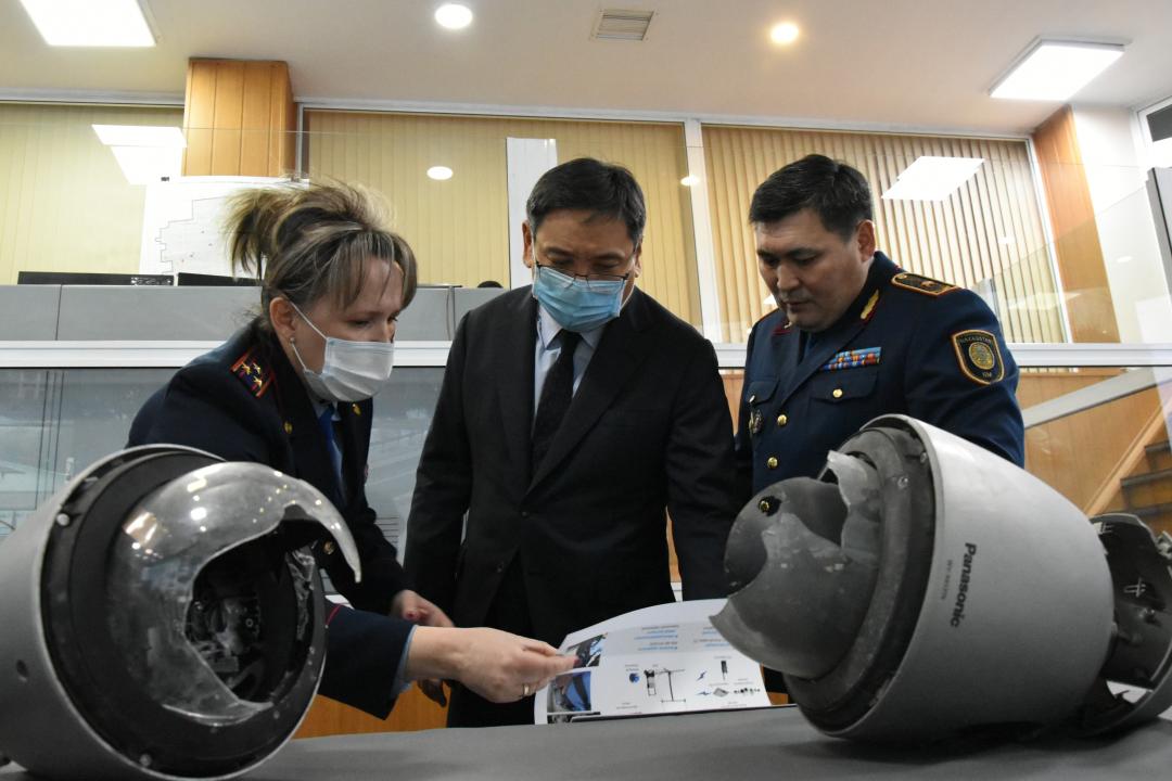Алматы әкімі полиция қызметкерлерімен кездесті