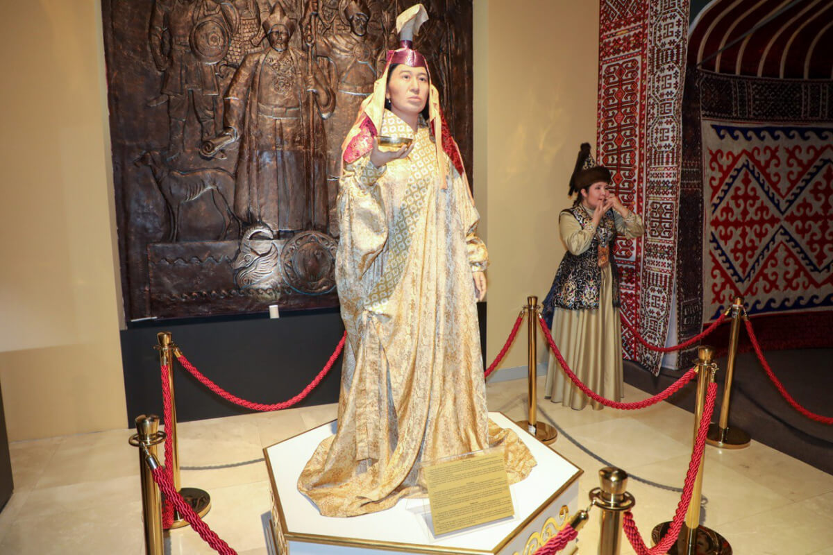 Қырым татарларының әдемі жалаңаш қыздарының суреттері